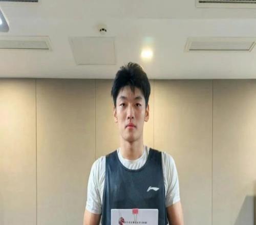 山东男篮官宣与克里斯续约与陈林坚以及5名小将完成签约