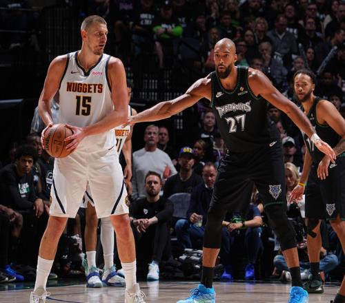 约基奇准三双仍该批：决战梦游输残阵狼队丢赛点引冲突惨遭驱逐