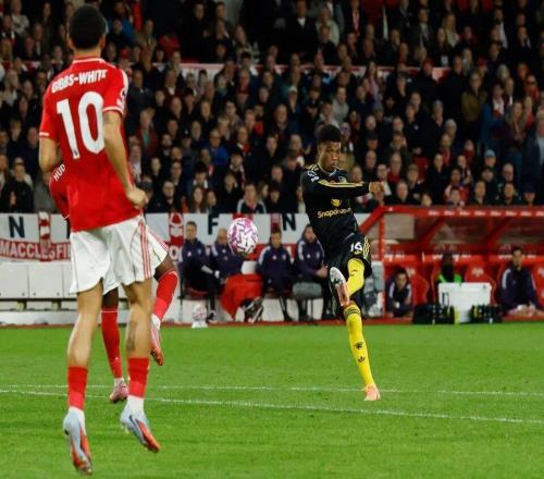 曼联22险平连胜终结！阵容两弱点暴露，阿莫林想争四1月必须买人