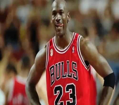 乔丹十个得分王和詹姆斯四万分哪个更难呢