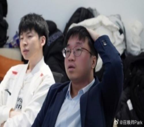 教练休假还这么努力啊！博主爆料：Tabe将二路解说S15决赛