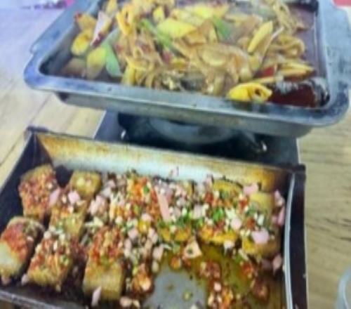 wink分享美食：成都太绝了随便一家苍蝇馆子都好吃