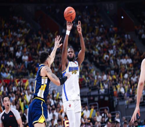 神同步！广东男篮遭北京三分绝杀卫冕冠军广东女篮遭江苏绝杀