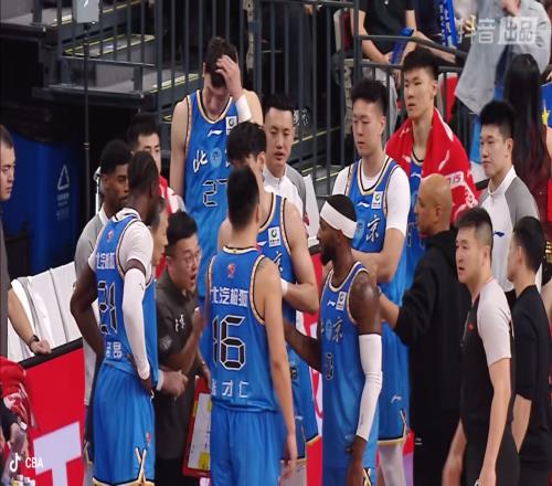 北京输球揪出最大毒瘤！拿600万，0分0助+低级失误，空篮还上不进