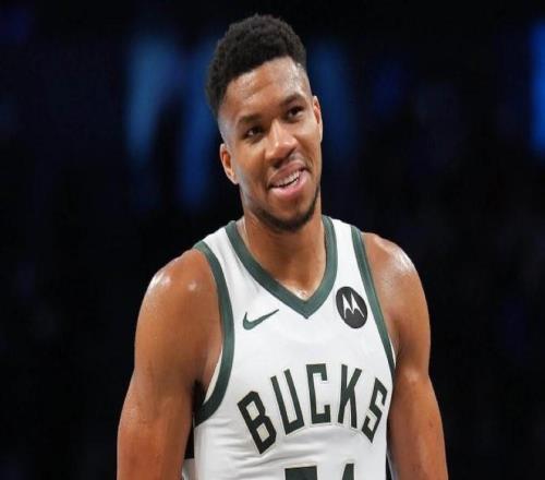 字母哥谈在雄鹿未来：有的人看到一扇门就想逃，而我看到一堵墙只想撞