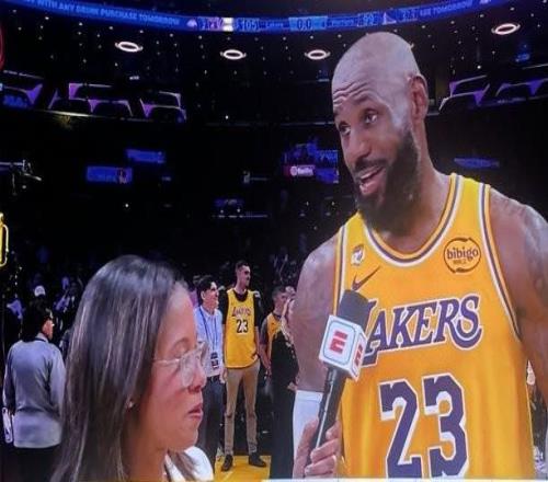 詹姆斯：我看向场边时会下意识寻找库里的身影，祝他早日康复