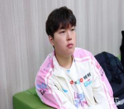 Bin大哥你MVP哪去了BLG本赛季赢下9小局Bin目前仍未获得过MVP