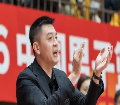 杨鸣：今晚要冲击联盟第一广东，亨特刚合练一次发挥如何还是未知数