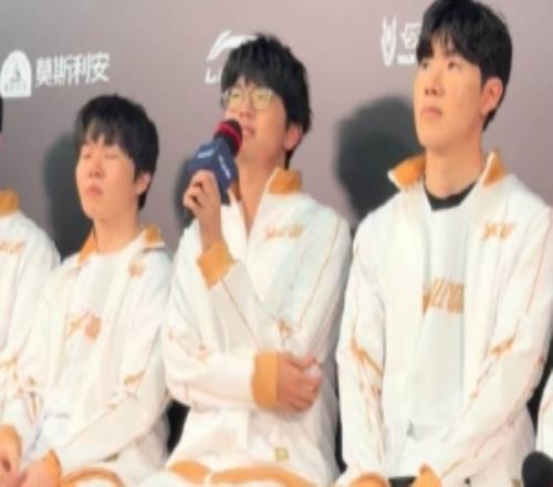 jiejie谈WBG新队友：大家性格也都挺好的，相处得很愉快