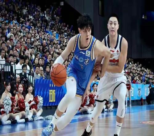 广东队惨败北京，再收两坏消息，徐杰最新伤情曝光，胡明轩成水货