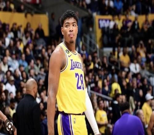 八村塁69%命中率空砍21分，湖人输球他却在场赢5分