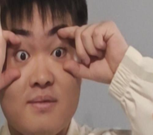 IG晒照：请查收一个Jwei表情包四连有没有适配的文字呀