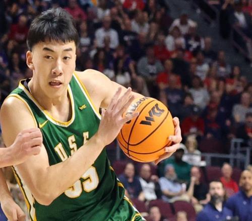 轰27分+7记三分！中国男篮20岁2米06新星闪耀NCAA：生涯最佳一战