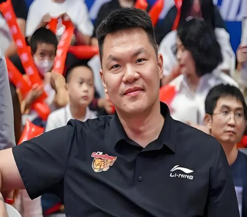 忍无可忍！关辛透露朱芳雨要补强内线，广东队将引进2米15大中锋