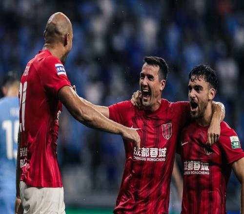 1米92铁卫飞抵！欧冠对位姆巴佩！成都蓉城补齐争冠最后一块拼图