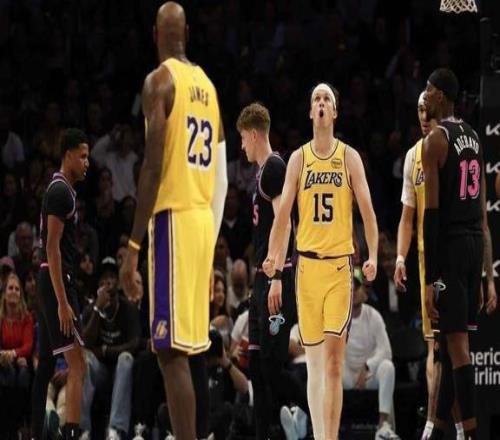 詹皇拒轮休砍三双！里夫斯：41岁老头都不累，我怎好意思歇