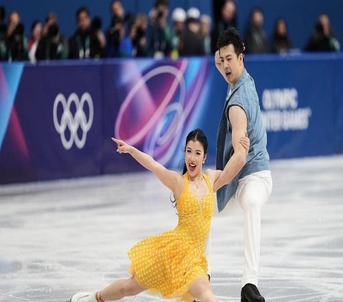隋文静韩聪亮相米兰冬奥会，团体赛双人滑短节目排名第六