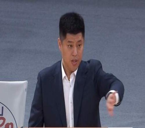 不行就换！CBA土豪又开始了，才打2轮就换外援，新援曝光，够豪横