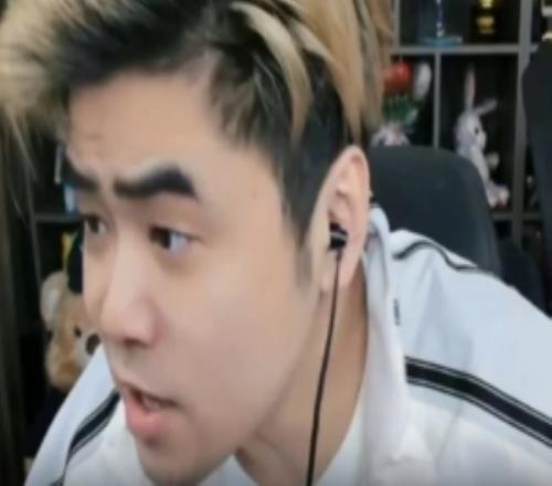 朱开：Kanavi来早杀完了要不看片哥回来打个兼职四月再放你回去