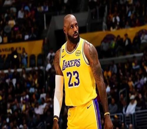 湖人惨败黄蜂向附加赛靠拢，一数据显示詹姆斯根本不防守