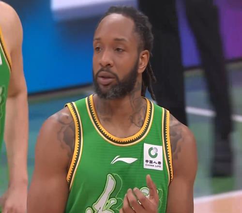 辽宁男篮不敌深圳，三分球命中率仅有两成，威尔斯双拳难敌四手