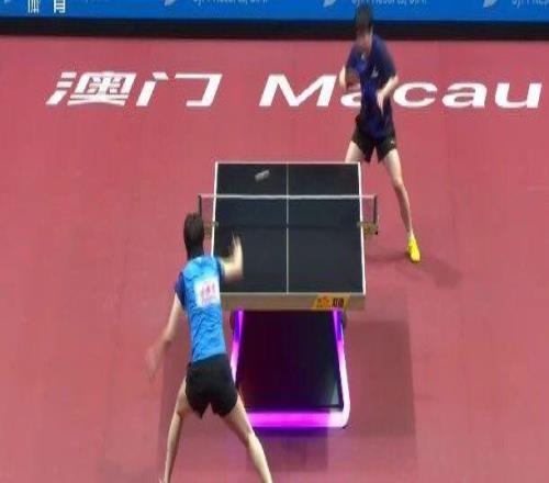 王曼昱战胜孙颖莎，夺冠