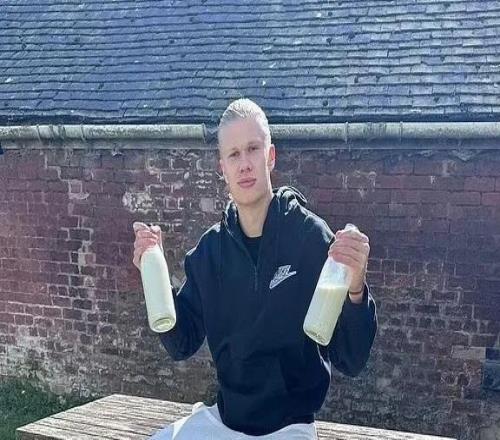 迪尼：会有球员模仿哈兰德喝鲜牛奶、吃战斧牛排，但无法成为他