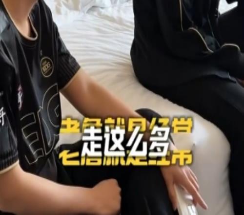 大胆！EDG选手饭间看篮球比赛Jieni7：老詹经常走步这么多