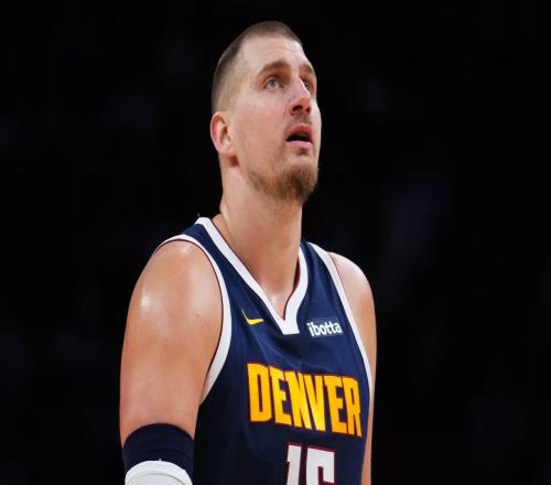 TA记者：掘金对约基奇的恢复情况比较乐观，最迟全明星前复出