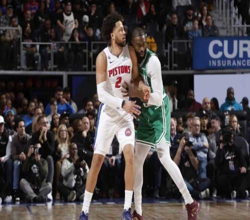 东部前二对决！布朗32+11丢绝杀绿军惜败活塞坎宁安16+14