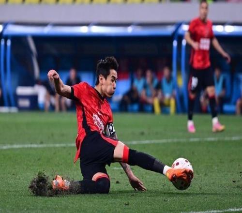 爱看成都主场大捷！蓉城40浙江豪取五连胜，不败领跑中超