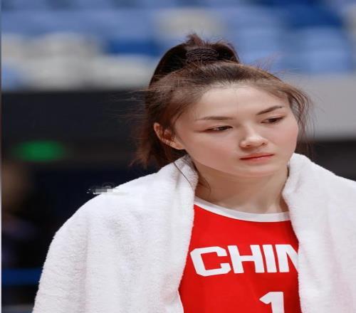 光漂亮有啥用4战15中4，失误多于进球数，球迷：咋进的国家队