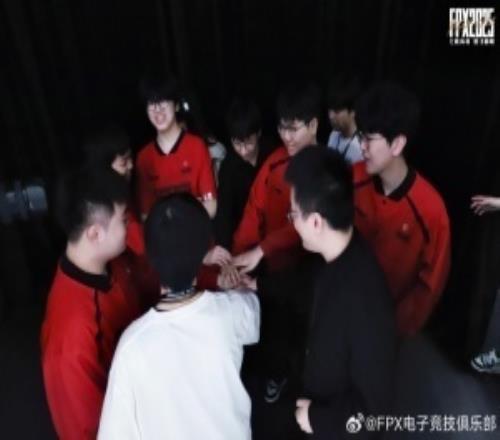 骑士之路能终结连败吗FPX不敌TES惨遭常规赛十连败