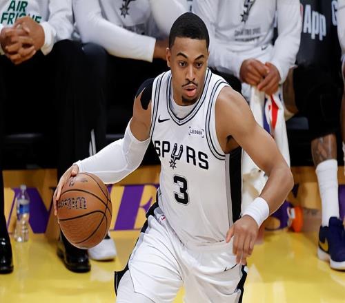 本赛季的状态大幅回暖了！马刺侧翼大将找回了应有的水准