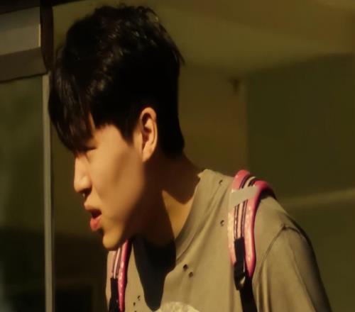 杨瀚森为何离队因为临时主帅要力保自己的饭碗，压力给到了新秀