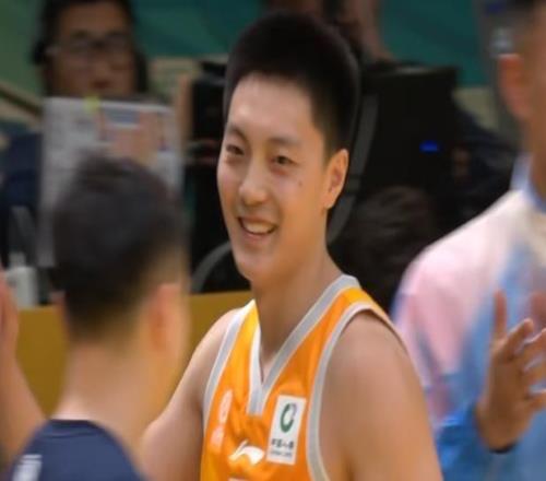 张鼎岩三满分扣篮夺冠胡明轩第二次加冕三分王