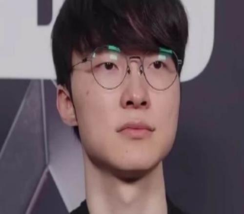 媒体人看Faker六冠结婚：乱了乱了道心乱了居然犹豫了一会