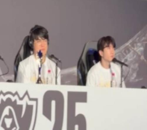 互相吹捧Gumayusi：岷析英雄池和对线开团等等各方面都是顶尖