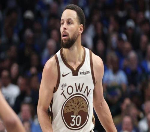 勇士8人上双仍无缘逆转：库里受伤成隐患追梦破80000分+800三分