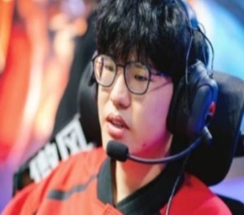 牢杰能啃下TES吗Jiejie加盟FPX后取得首个小局胜利