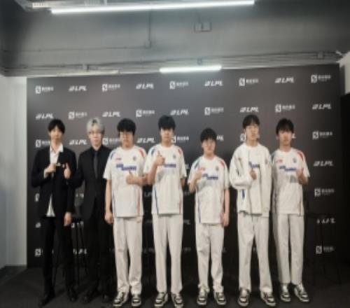 LGD赛后群访教练：今天对线与资源团都做的很好