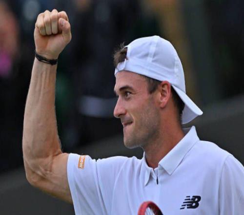 阿德莱德赛激战正酣，保罗西西领衔，福基纳盼首冠！