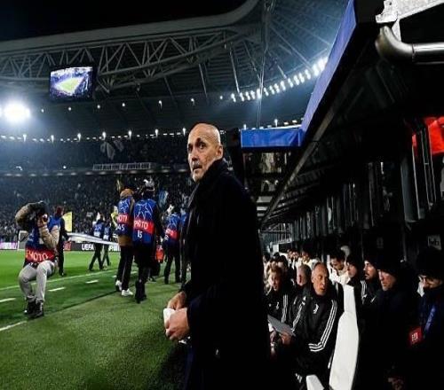 记者：斯帕莱蒂和球迷发生争执，进球后又对其进行嘲讽