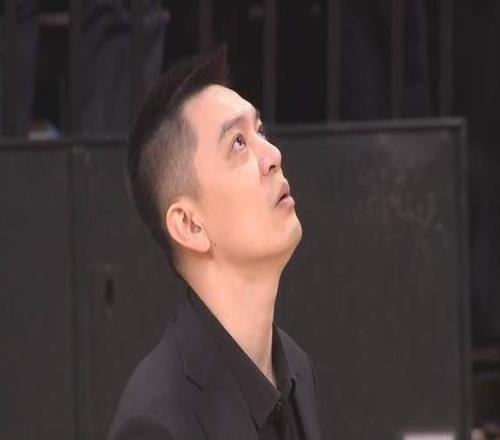 4连败，辽宁男篮送上海登顶，张镇麟16+3张陈治锋15+7成唯一亮点