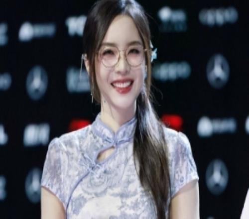 余霜分享网友拍照“青衫烟雨客”：感恩的心！！！！！