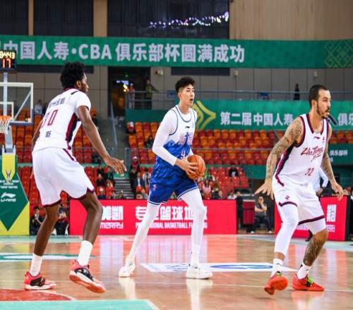 新疆头号混子出现！拿550万高薪场均仅3分，这种毒瘤真该赶出CBA