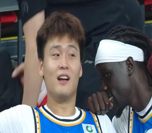 装了2年！今砍23分5板6助，带队击败老东家名记：发挥正常了