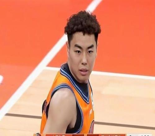 李弘权21分上海男篮11171四川男篮杨文学24分