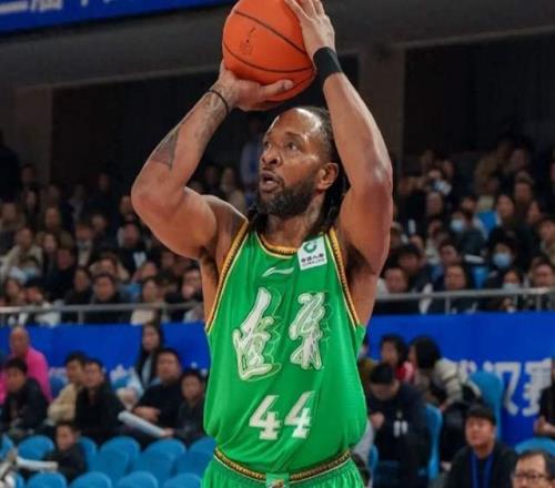 辽宁主场大战青岛凶多吉少！对方双外援太无解，杨鸣根本招架不住