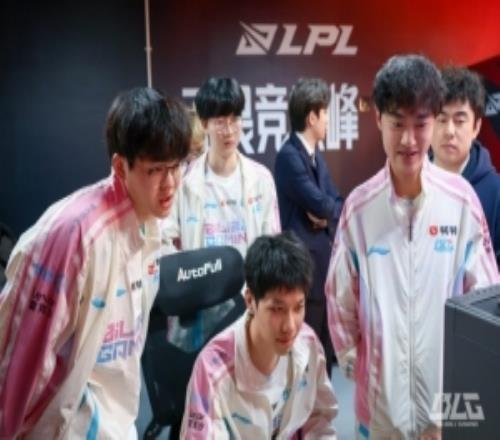 BLG发布战胜WBG赛场返图：笃行不怠，惟实励新